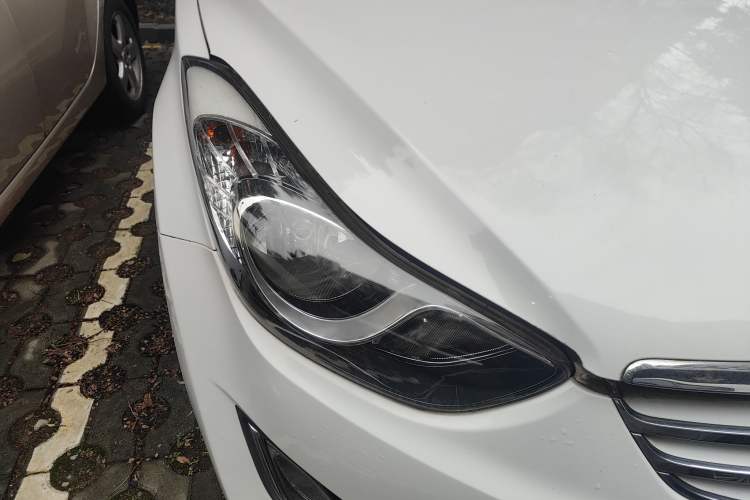 Used Hyundai Elantra (5th Generation / Langdong) 2012 1.6L Manual Leading Model Right Front Headlight