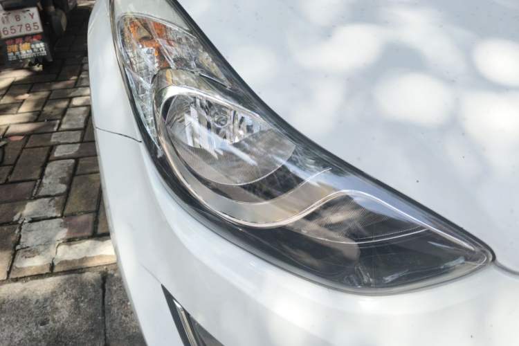 Used Hyundai Elantra (5th Generation / Langdong) 2012 1.6L Automatic Prestige Model Right Front Headlight