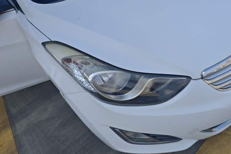 Used Hyundai Elantra (5th Generation / Langdong) 2012 1.6L Manual Leading Model Right Front Headlight