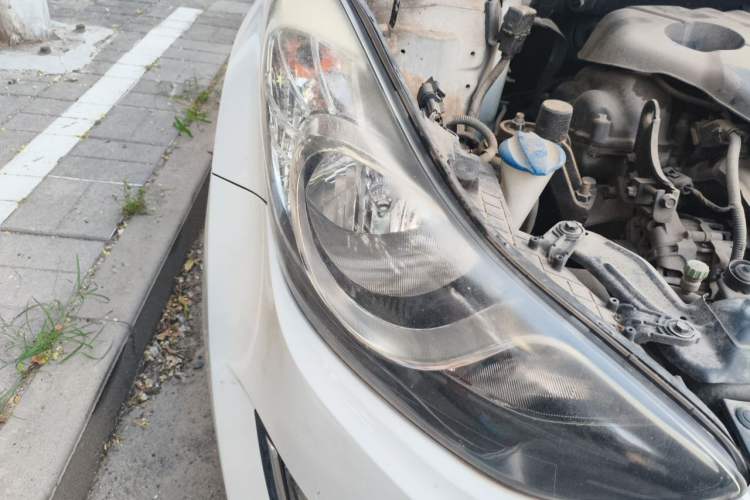 Used Hyundai Elantra (5th Generation / Langdong) 2012 1.6L Manual Leading Model Right Front Headlight