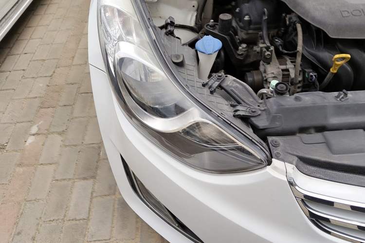 Used Hyundai Elantra (5th Generation / Langdong) 2012 1.6L Manual Leading Model Right Front Headlight