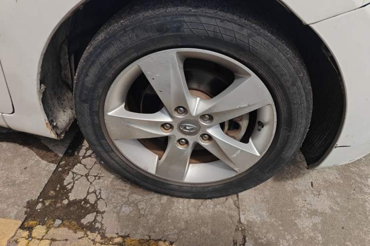 Used Hyundai Elantra (5th Generation / Langdong) 2012 1.6L Automatic Prestige Model Right Front Wheel Hub