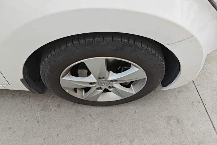 Used Hyundai Elantra (5th Generation / Langdong) 2012 1.6L Automatic Fashion Edition Right Front Wheel Hub