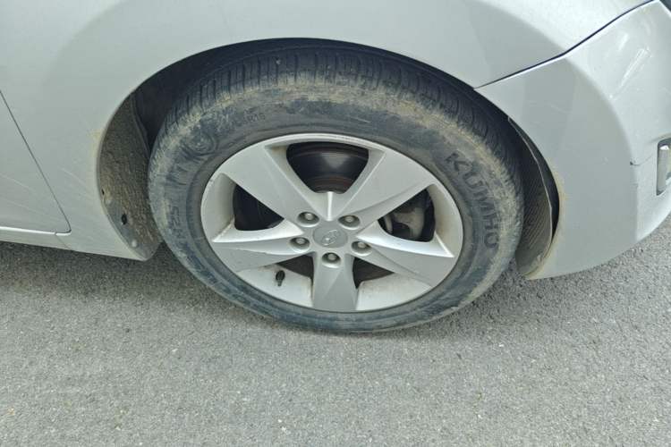 Used Hyundai Elantra (5th Generation / Langdong) 2012 1.6L Automatic Prestige Model Right Front Wheel Hub