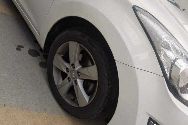 Used Hyundai Elantra (5th Generation / Langdong) 2012 1.6L Manual Leading Model Right Front Wheel Hub