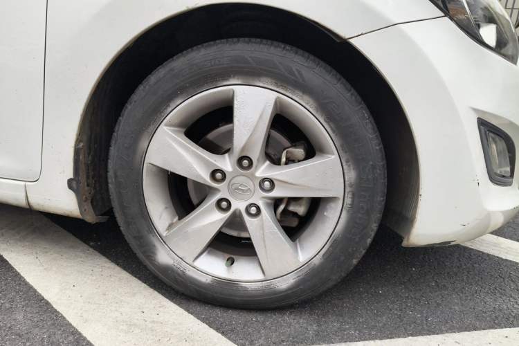 Used Hyundai Elantra (5th Generation / Langdong) 2012 1.6L Automatic Leading Model Right Front Wheel Hub