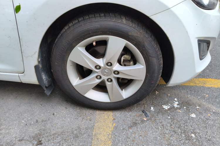 Used Hyundai Elantra (5th Generation / Langdong) 2012 1.6L Manual Leading Model Right Front Wheel Hub
