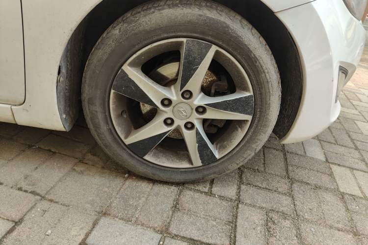 Used Hyundai Elantra (5th Generation / Langdong) 2012 1.6L Manual Leading Model Right Front Wheel Hub
