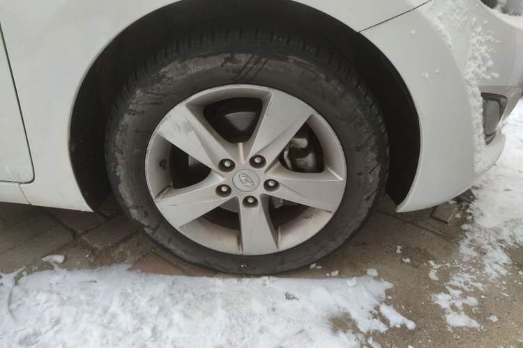 Used Hyundai Elantra (5th Generation / Langdong) 2012 1.6L Automatic Fashion Edition Right Front Wheel Hub