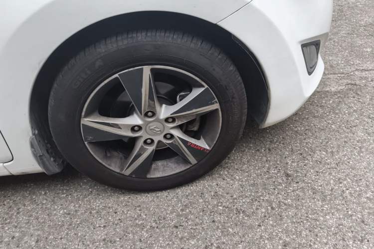Used Hyundai Elantra (5th Generation / Langdong) 2012 1.6L Manual Leading Model Right Front Wheel Hub