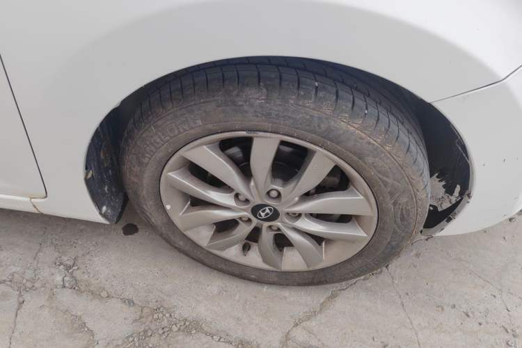 Used Hyundai Elantra (5th Generation / Langdong) 2012 1.6L Manual Leading Model Right Front Wheel Hub