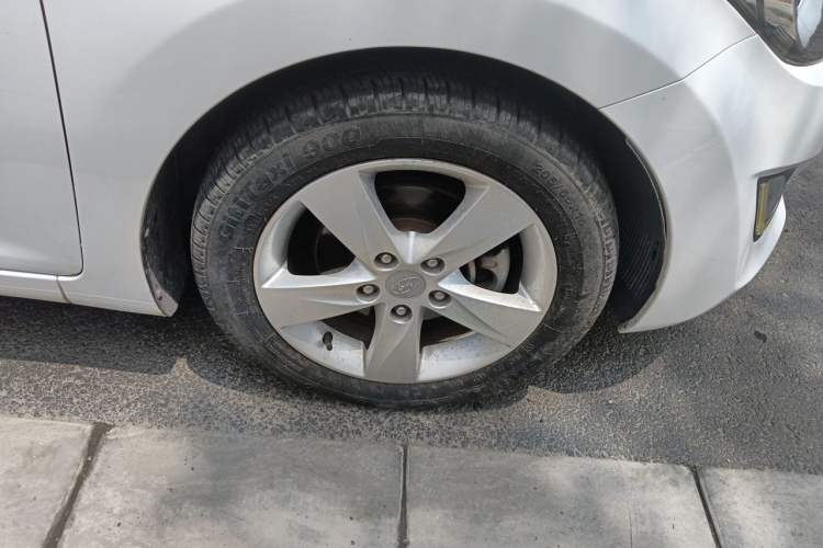 Used Hyundai Elantra (5th Generation / Langdong) 2012 1.6L Automatic Prestige Model Right Front Wheel Hub