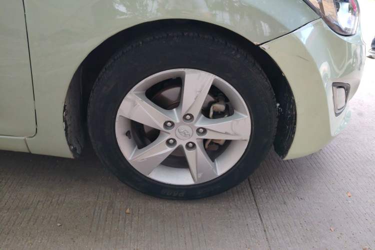 Used Hyundai Elantra (5th Generation / Langdong) 2012 1.6L Automatic Prestige Model Right Front Wheel Hub