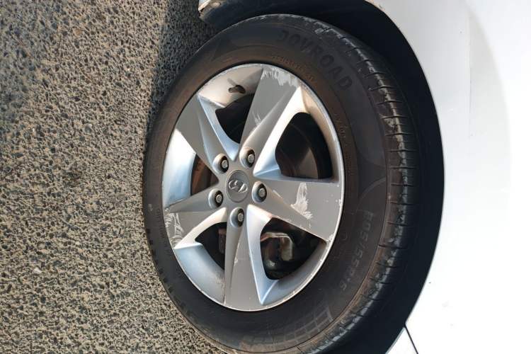 Used Hyundai Elantra (5th Generation / Langdong) 2012 1.6L Manual Leading Model Right Front Wheel Hub