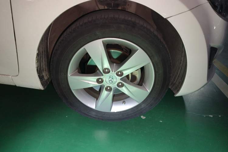 Used Hyundai Elantra (5th Generation / Langdong) 2012 1.6L Automatic Fashion Edition Right Front Wheel Hub