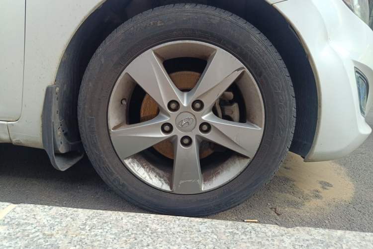 Used Hyundai Elantra (5th Generation / Langdong) 2012 1.6L Manual Leading Model Right Front Wheel Hub