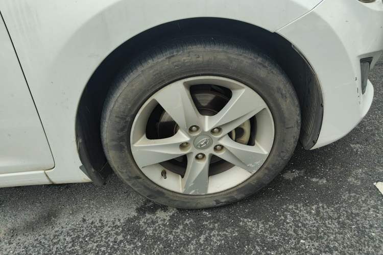 Used Hyundai Elantra (5th Generation / Langdong) 2012 1.6L Automatic Prestige Model Right Front Wheel Hub