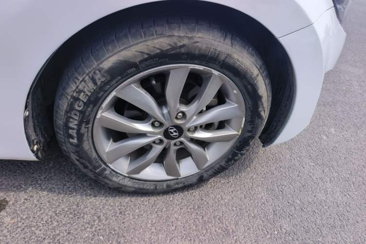 Used Hyundai Elantra (5th Generation / Langdong) 2012 1.6L Automatic Fashion Edition Right Front Wheel Hub
