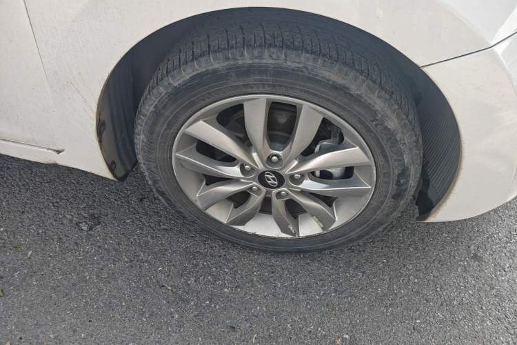 Used Hyundai Elantra (5th Generation / Langdong) 2012 1.6L Automatic Fashion Edition Right Front Wheel Hub
