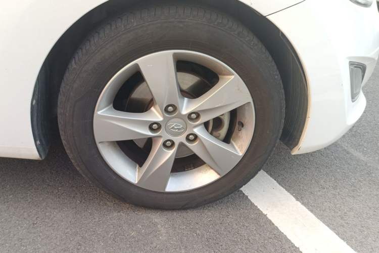 Used Hyundai Elantra (5th Generation / Langdong) 2012 1.6L Automatic Fashion Edition Right Front Wheel Hub