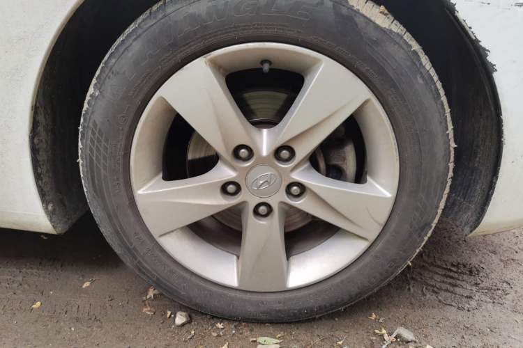Used Hyundai Elantra (5th Generation / Langdong) 2012 1.6L Manual Leading Model Right Front Wheel Hub