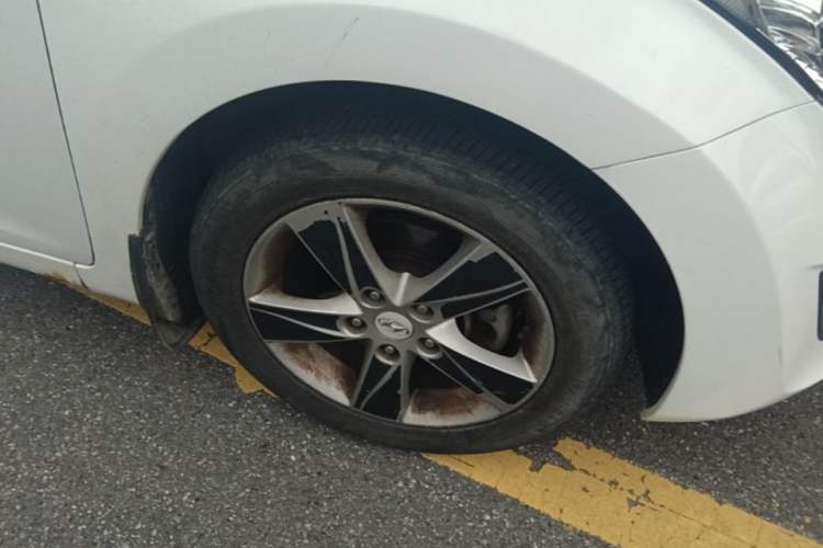 Used Hyundai Elantra (5th Generation / Langdong) 2012 1.6L Automatic Leading Model Right Front Wheel Hub