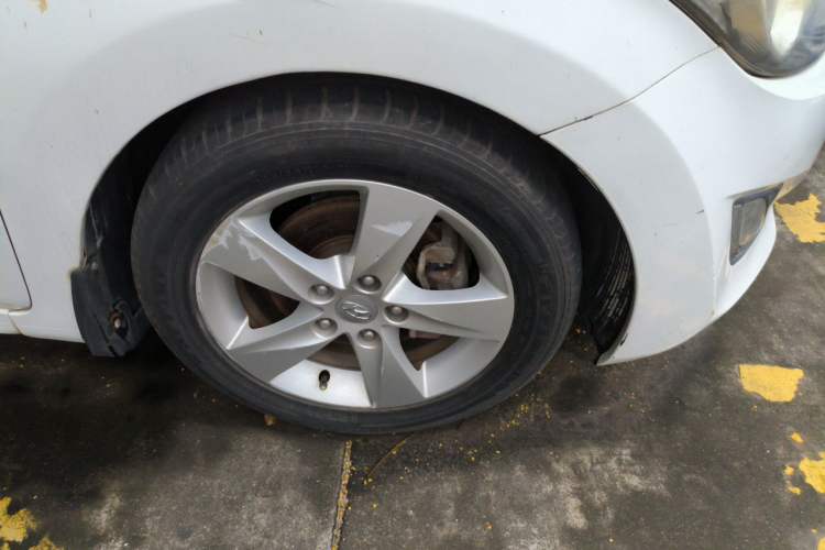 Used Hyundai Elantra (5th Generation / Langdong) 2012 1.6L Manual Leading Model Right Front Wheel Hub