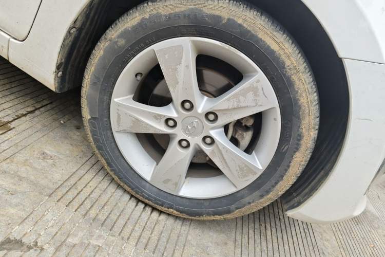 Used Hyundai Elantra (5th Generation / Langdong) 2012 1.6L Manual Leading Model Right Front Wheel Hub