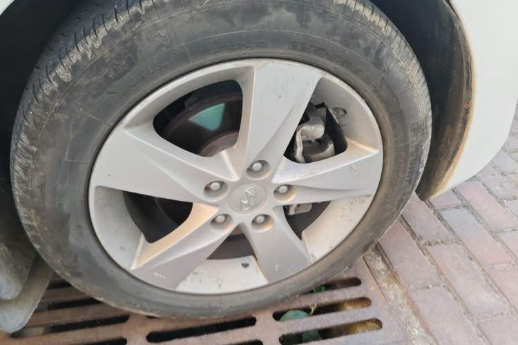 Used Hyundai Elantra (5th Generation / Langdong) 2012 1.6L Manual Leading Model Right Front Wheel Hub