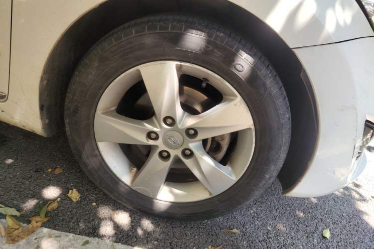 Used Hyundai Elantra (5th Generation / Langdong) 2012 1.6L Automatic Leading Model Right Front Wheel Hub