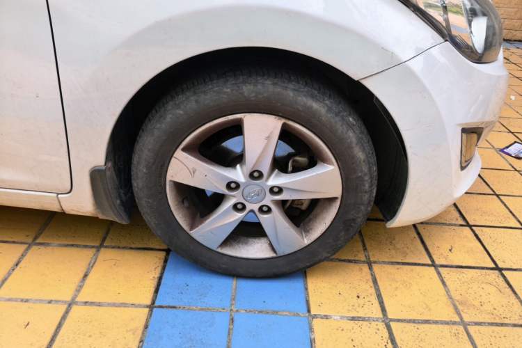 Used Hyundai Elantra (5th Generation / Langdong) 2012 1.6L Manual Leading Model Right Front Wheel Hub