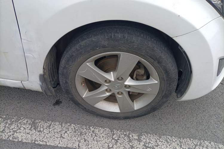 Used Hyundai Elantra (5th Generation / Langdong) 2012 1.6L Automatic Leading Model Right Front Wheel Hub