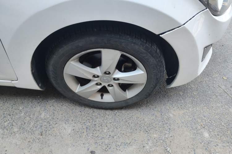 Used Hyundai Elantra (5th Generation / Langdong) 2012 1.6L Automatic Leading Model Right Front Wheel Hub