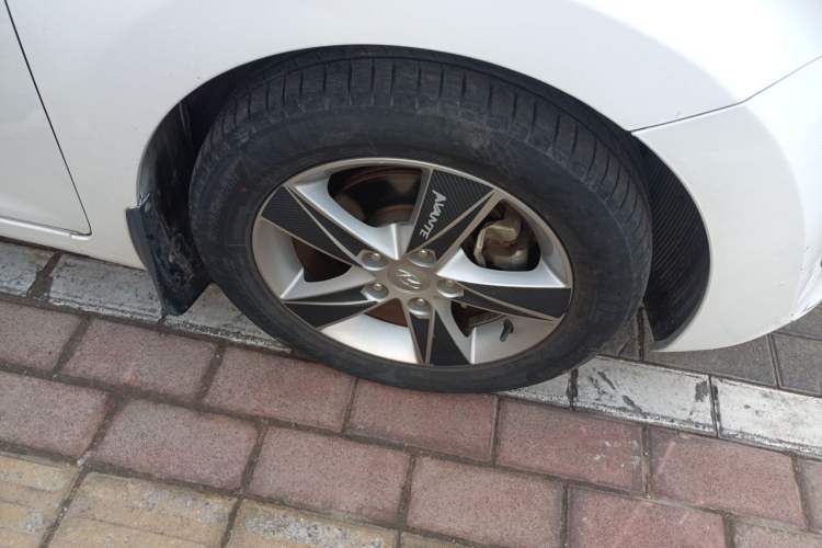 Used Hyundai Elantra (5th Generation / Langdong) 2012 1.6L Manual Leading Model Right Front Wheel Hub