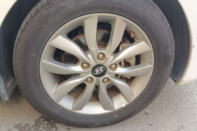 Used Hyundai Elantra (5th Generation / Langdong) 2012 1.6L Manual Leading Model Right Front Wheel Hub