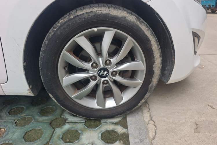 Used Hyundai Elantra (5th Generation / Langdong) 2012 1.6L Manual Fashion Edition Right Front Wheel Hub