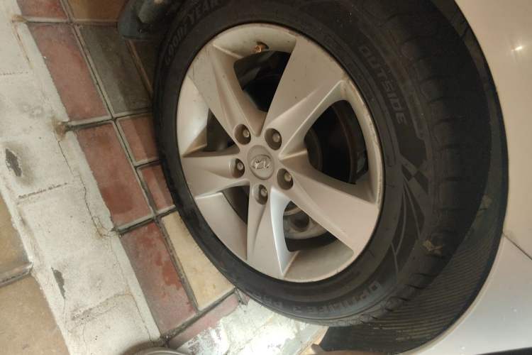 Used Hyundai Elantra (5th Generation / Langdong) 2012 1.6L Automatic Fashion Edition Right Front Wheel Hub
