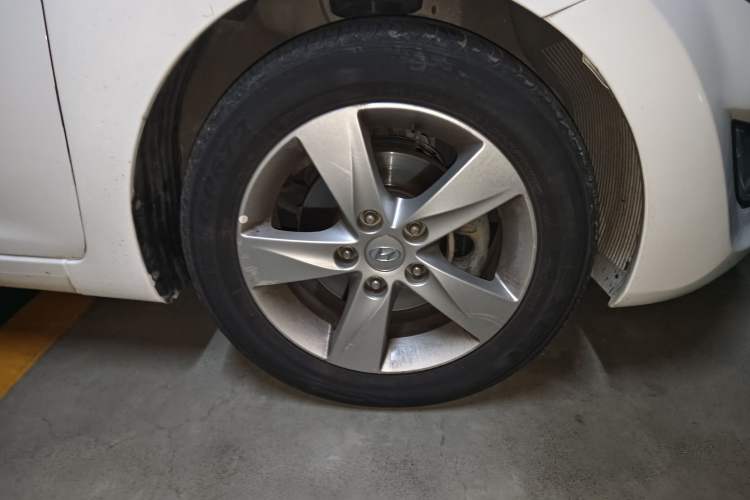 Used Hyundai Elantra (5th Generation / Langdong) 2012 1.6L Automatic Fashion Edition Right Front Wheel Hub