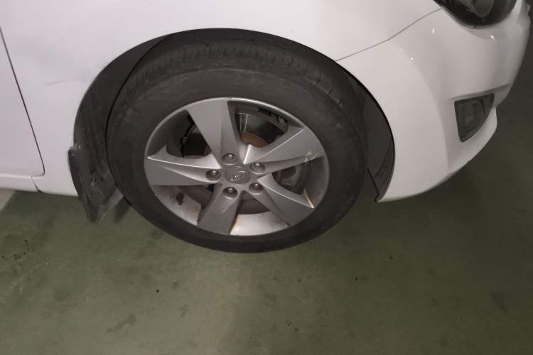 Used Hyundai Elantra (5th Generation / Langdong) 2012 1.6L Manual Leading Model Right Front Wheel Hub