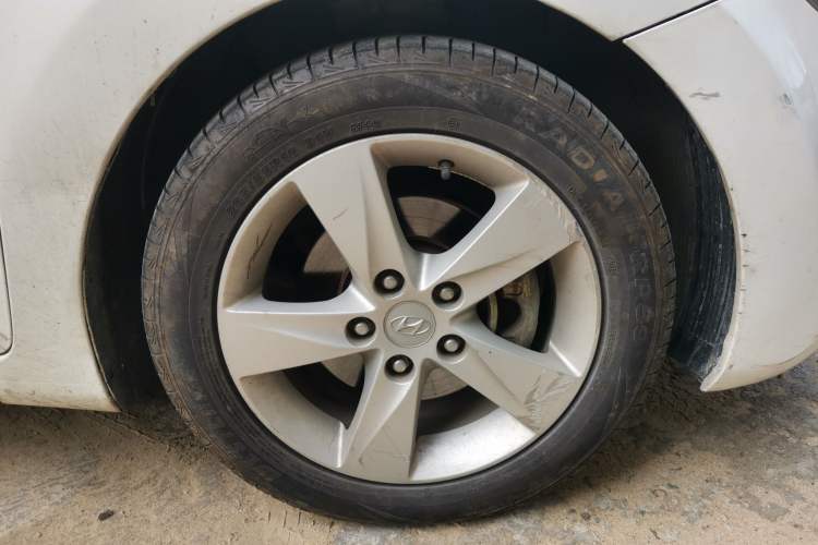 Used Hyundai Elantra (5th Generation / Langdong) 2012 1.6L Automatic Leading Model Right Front Wheel Hub