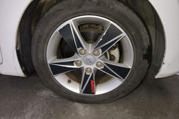 Used Hyundai Elantra (5th Generation / Langdong) 2012 1.6L Manual Leading Model Right Front Wheel Hub