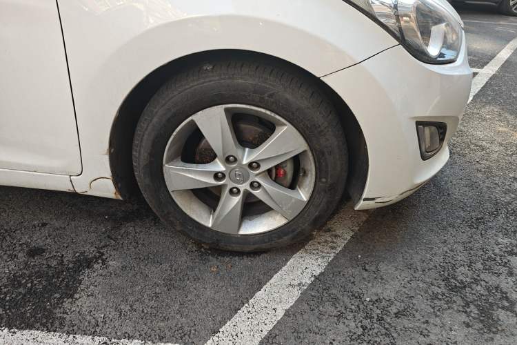 Used Hyundai Elantra (5th Generation / Langdong) 2012 1.6L Automatic Leading Model Right Front Wheel Hub