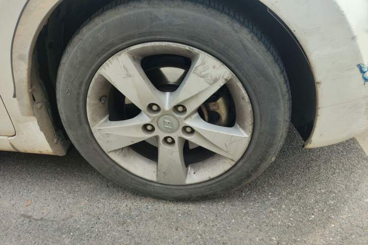 Used Hyundai Elantra (5th Generation / Langdong) 2012 1.6L Automatic Prestige Model Right Front Wheel Hub