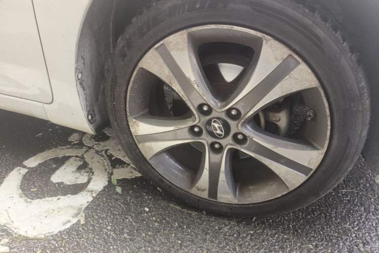 Used Hyundai Elantra (5th Generation / Langdong) 2012 1.8L Automatic Prestige Model Right Front Wheel Hub