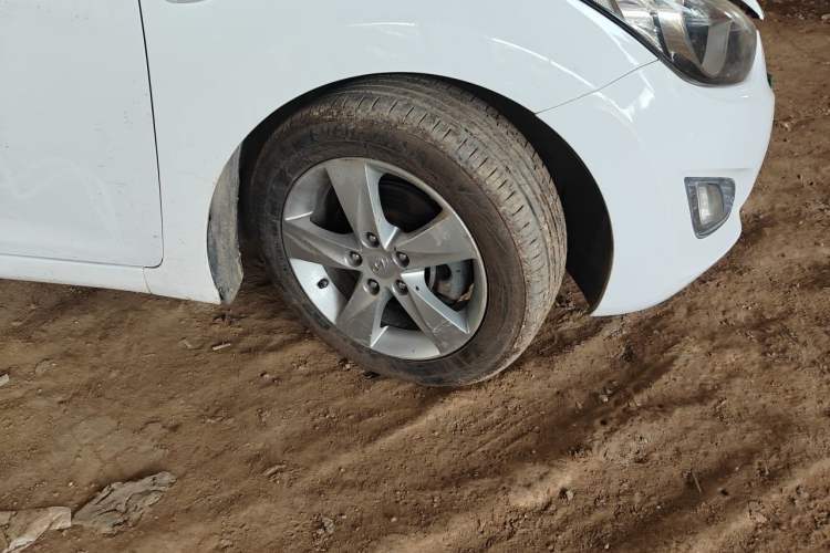 Used Hyundai Elantra (5th Generation / Langdong) 2012 1.6L Automatic Fashion Edition Right Front Wheel Hub