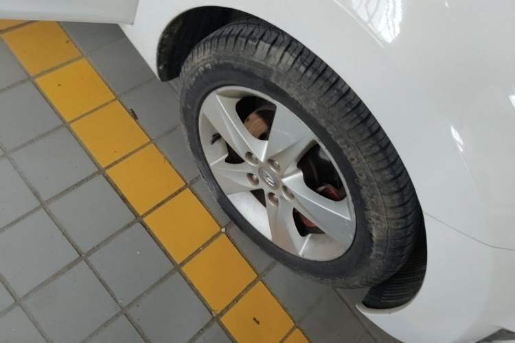 Used Hyundai Elantra (5th Generation / Langdong) 2012 1.6L Automatic Prestige Model Right Front Wheel Hub