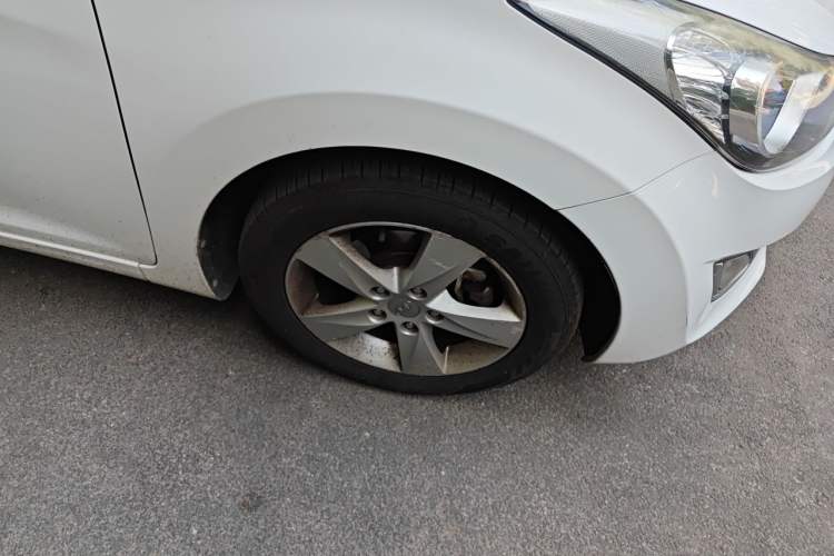 Used Hyundai Elantra (5th Generation / Langdong) 2012 1.6L Automatic Leading Model Right Front Wheel Hub