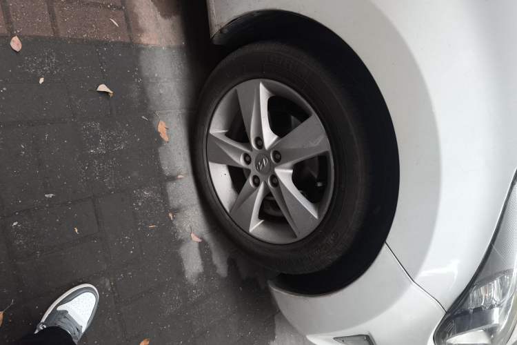Used Hyundai Elantra (5th Generation / Langdong) 2012 1.6L Automatic Fashion Edition Right Front Wheel Hub