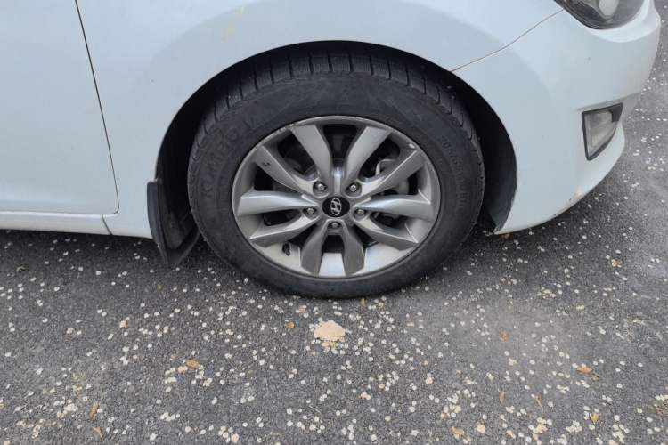 Used Hyundai Elantra (5th Generation / Langdong) 2012 1.6L Manual Leading Model Right Front Wheel Hub