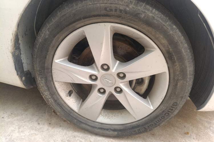 Used Hyundai Elantra (5th Generation / Langdong) 2012 1.6L Automatic Leading Model Right Front Wheel Hub